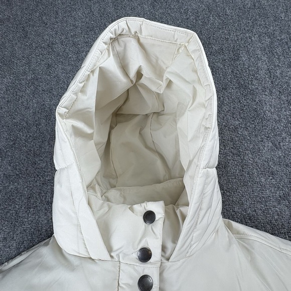 American Eagle Hooded Puffer Vest Women's S White Minimalist Outdoor Preppy NWT - Picture 14 of 15